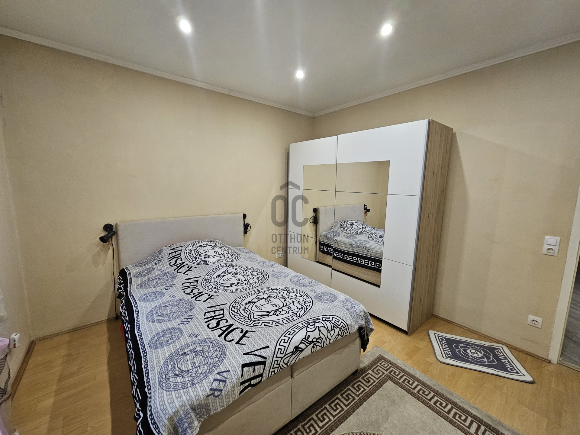 Gallery zoom image