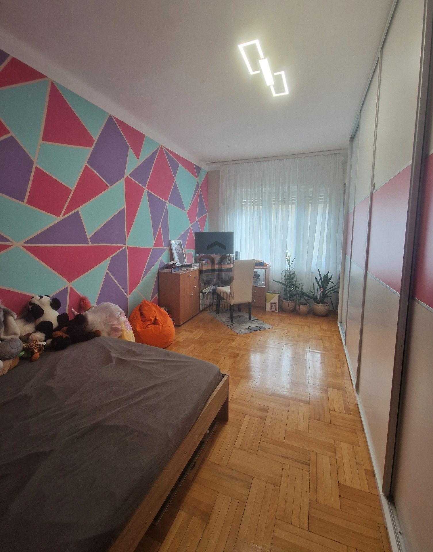 Gallery zoom image