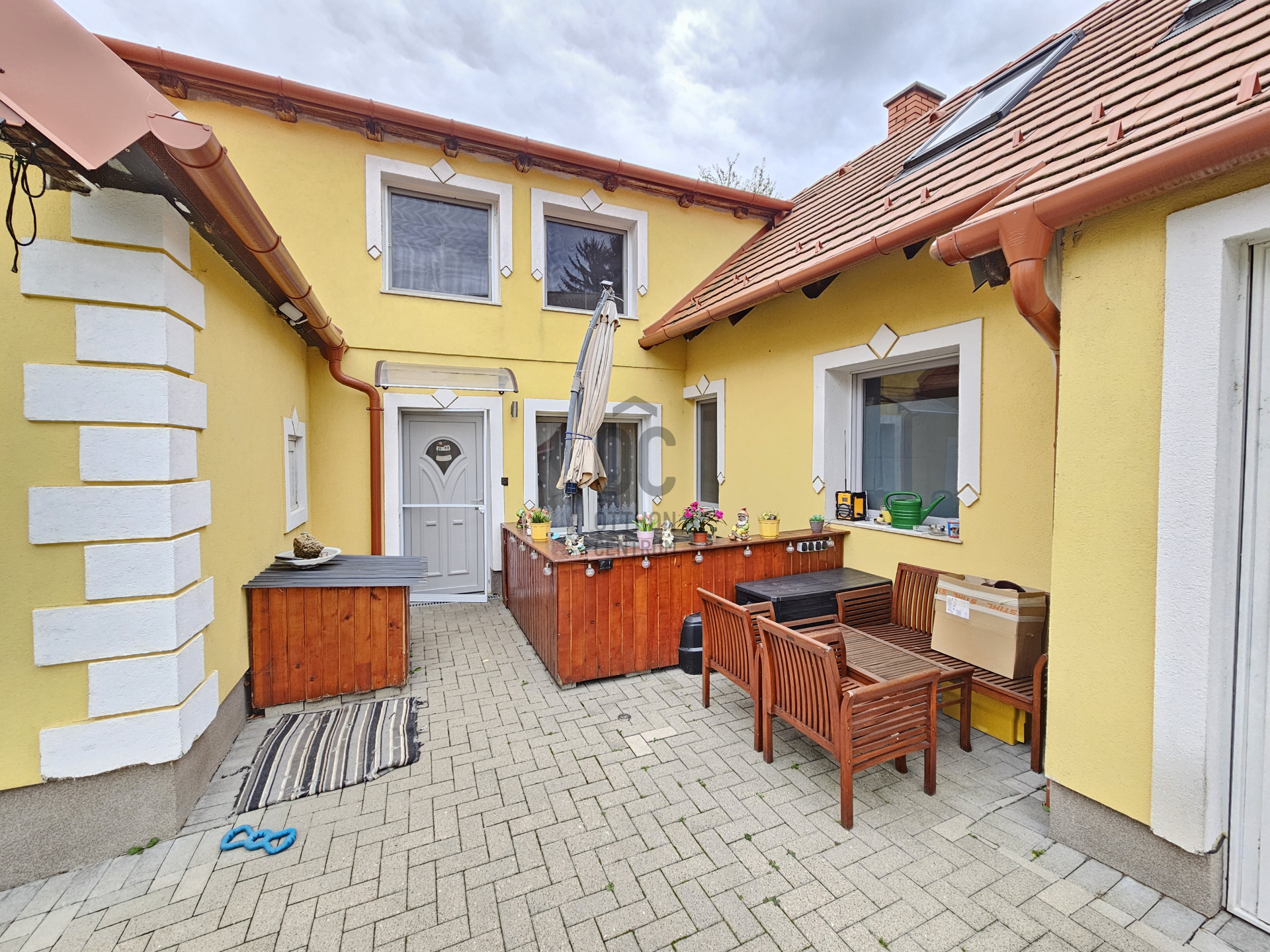 Gallery zoom image