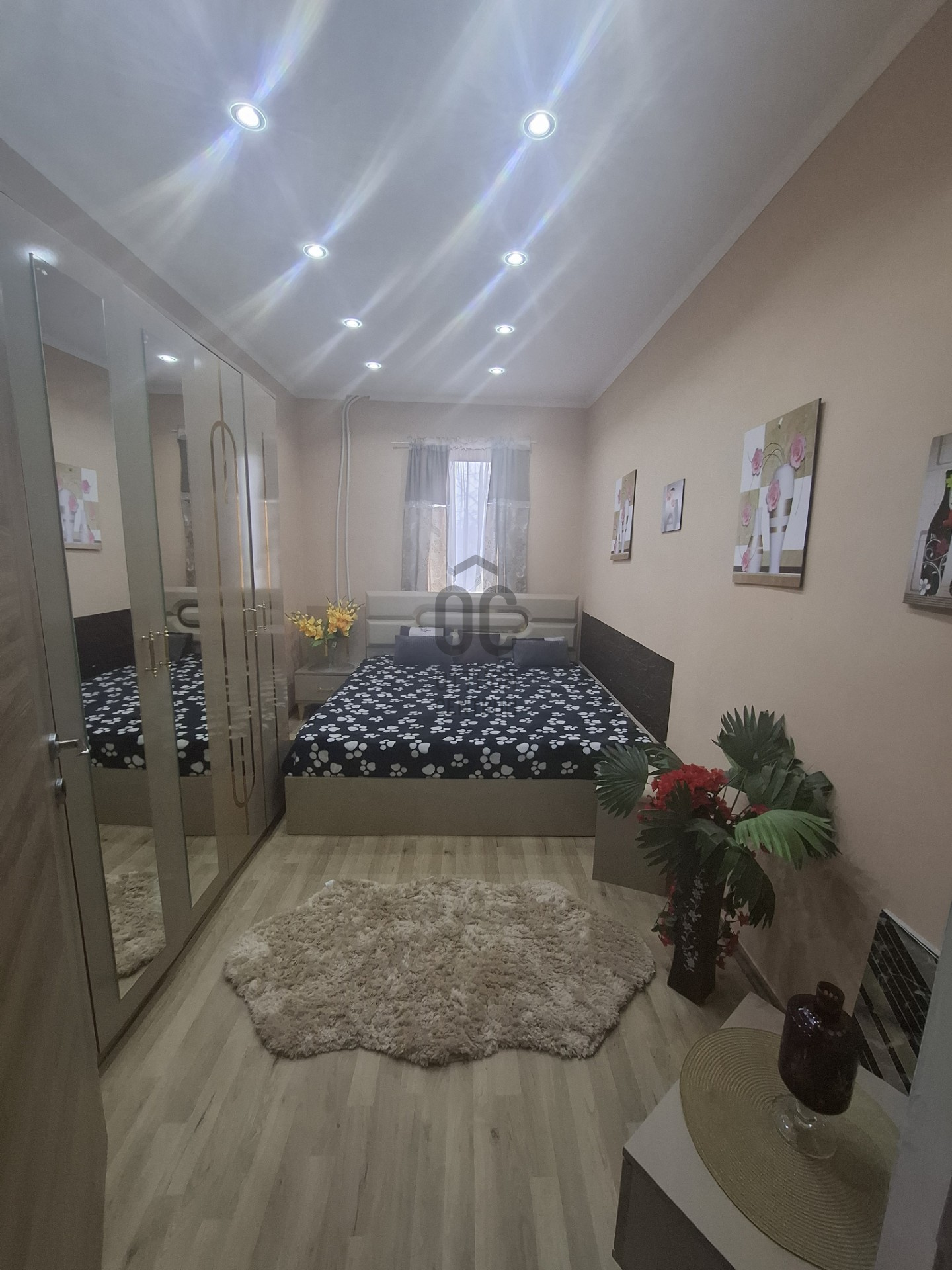 Gallery zoom image