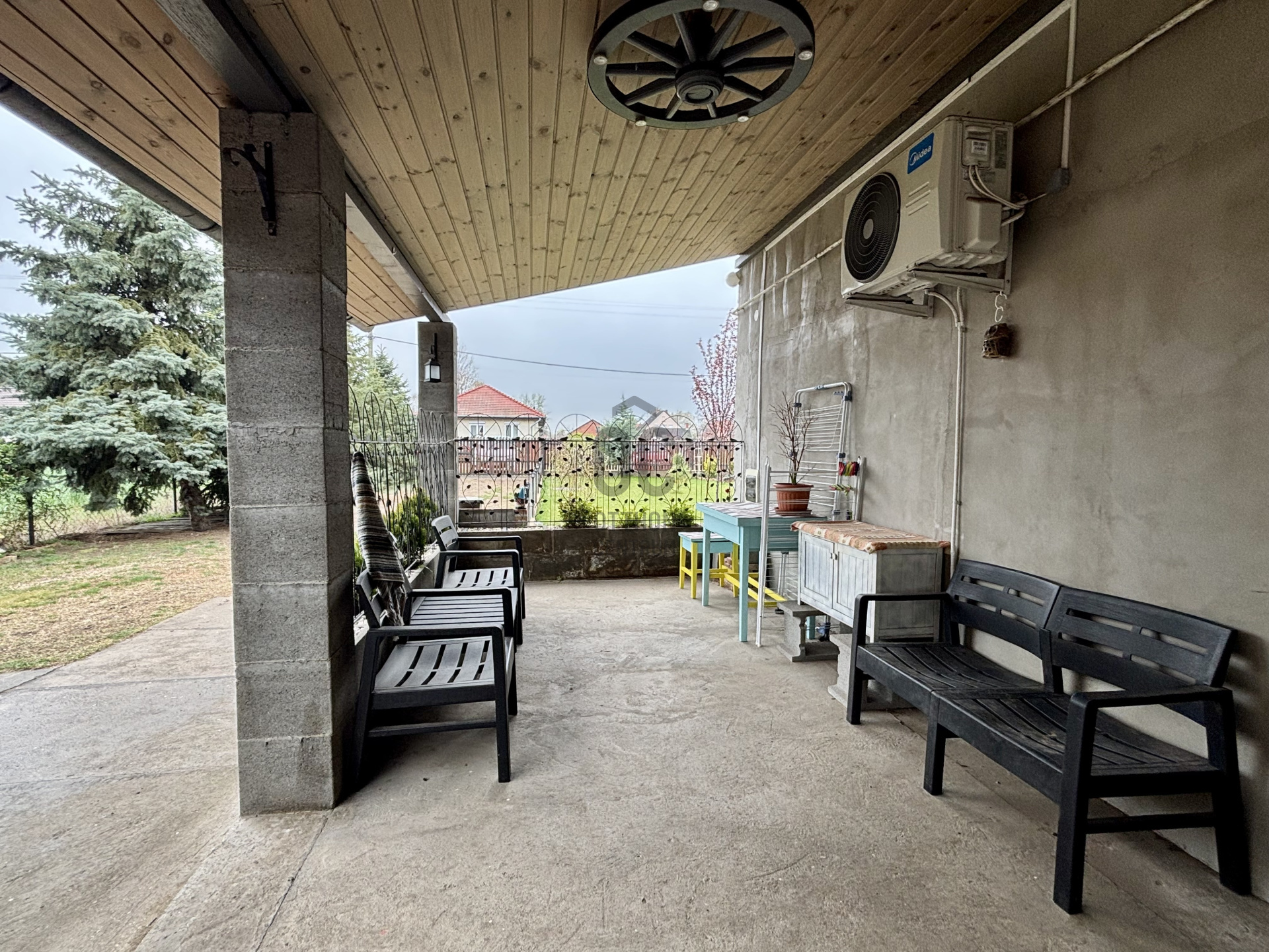 Gallery zoom image