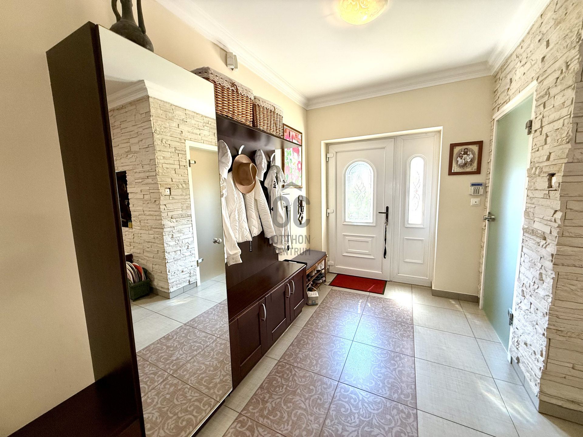 Gallery zoom image