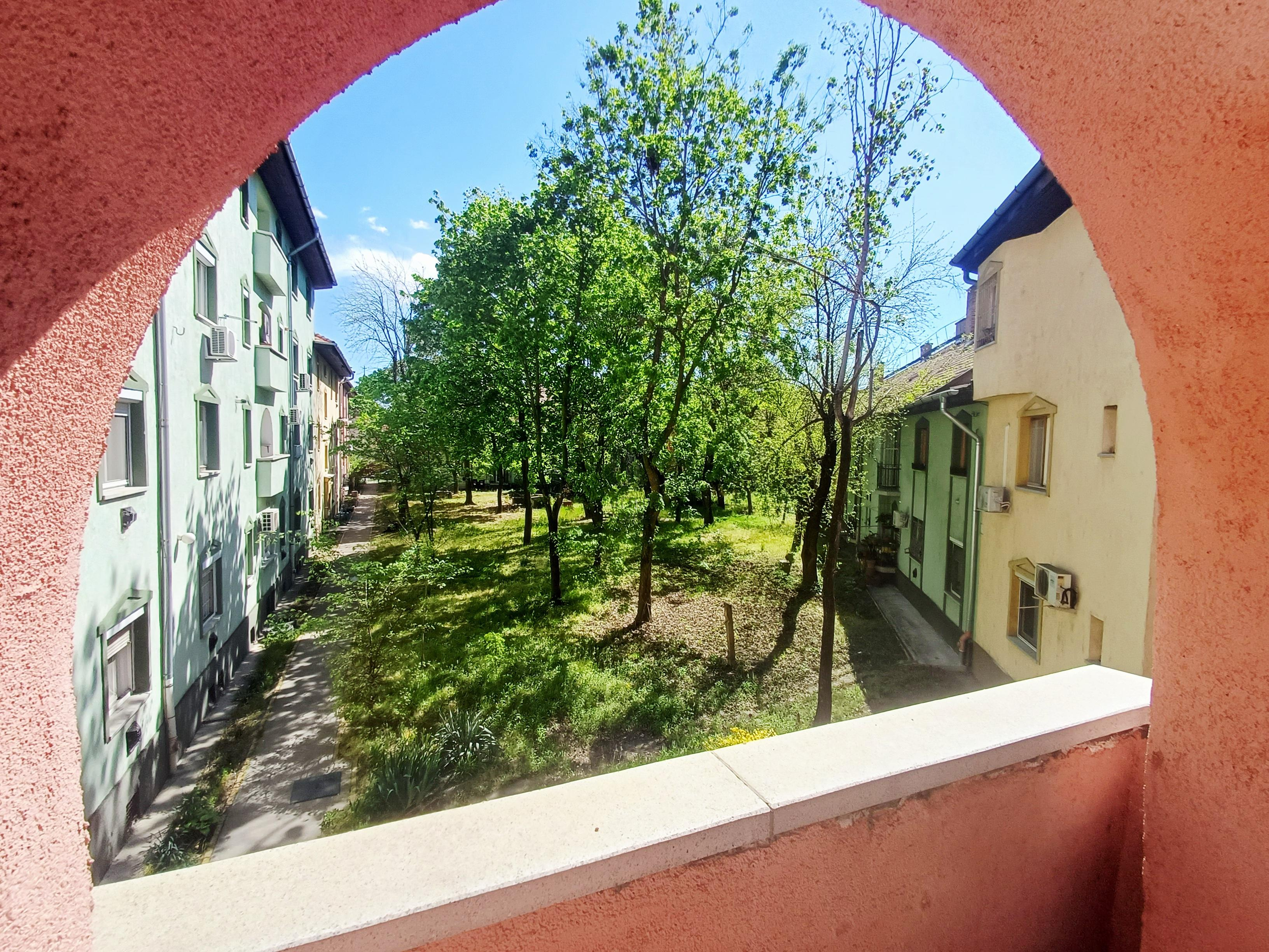 Gallery zoom image