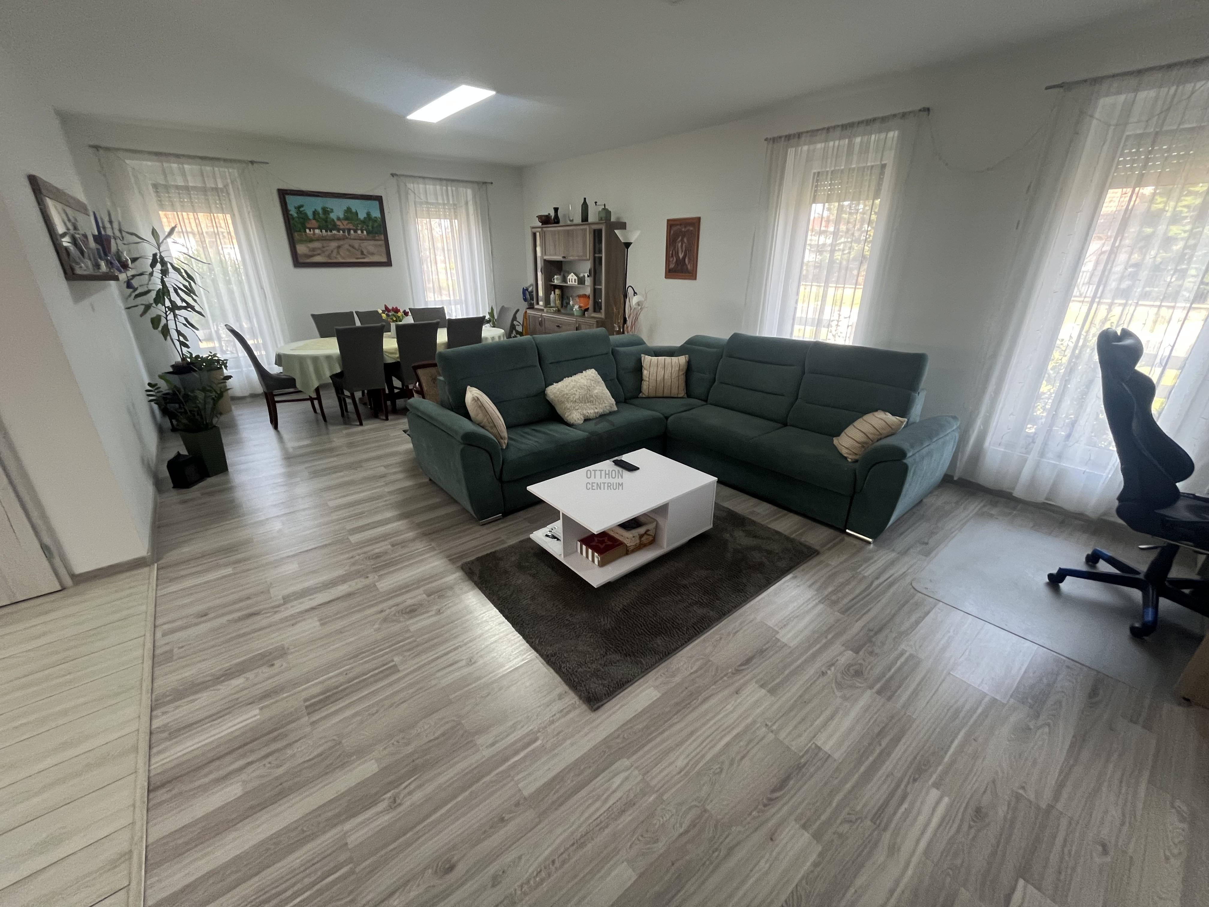 Gallery zoom image