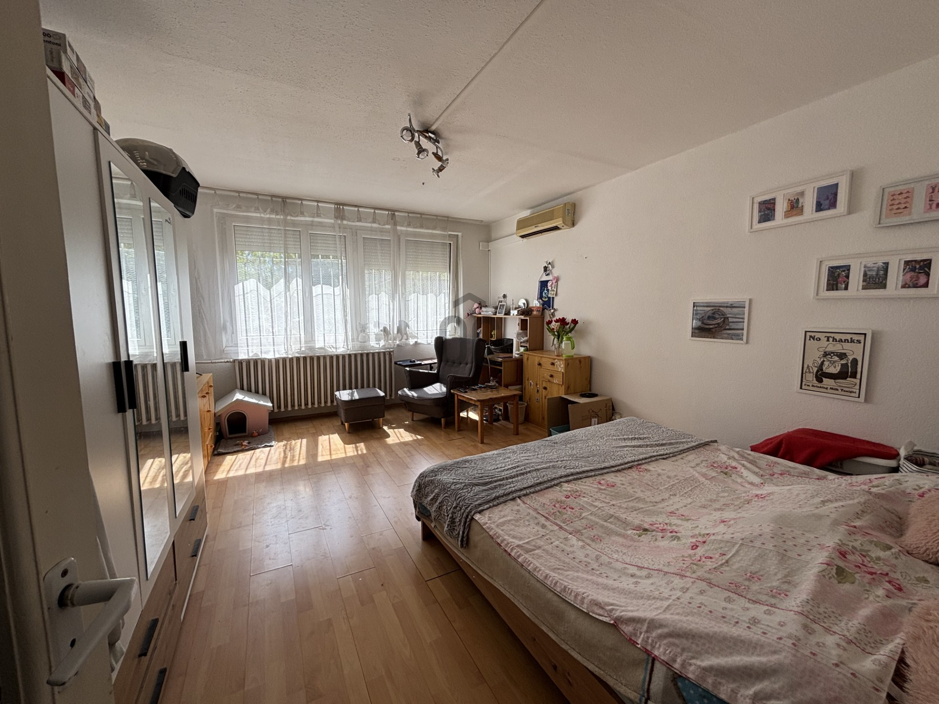 Gallery zoom image