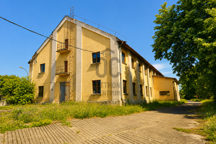 36070m² · Üzlethelyiség · 420.000.000 Ft