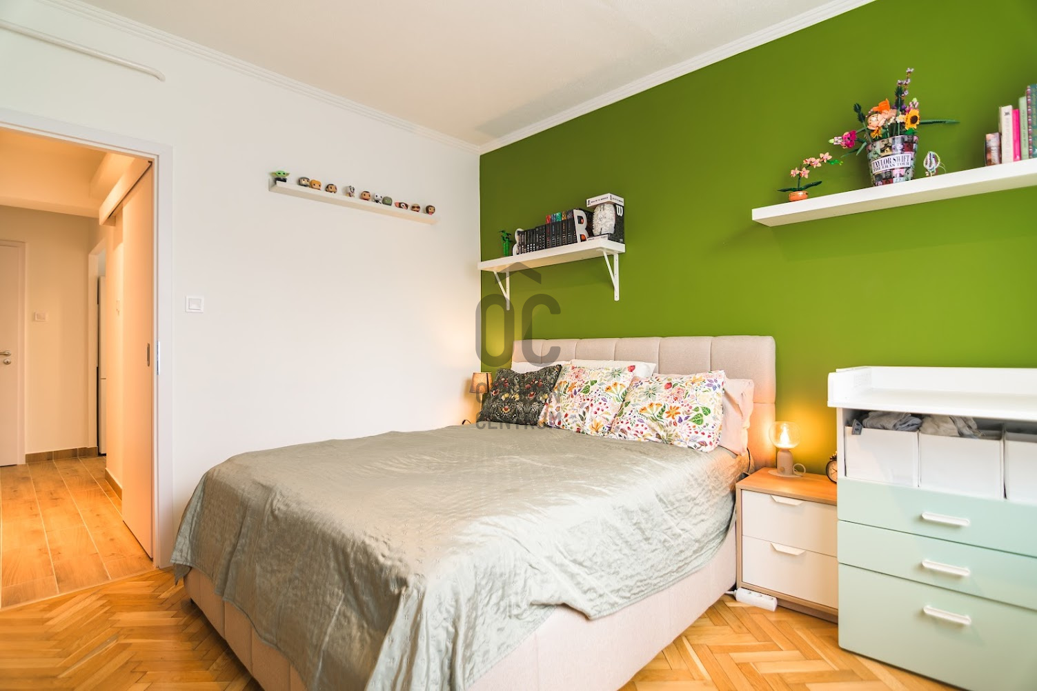 Gallery zoom image