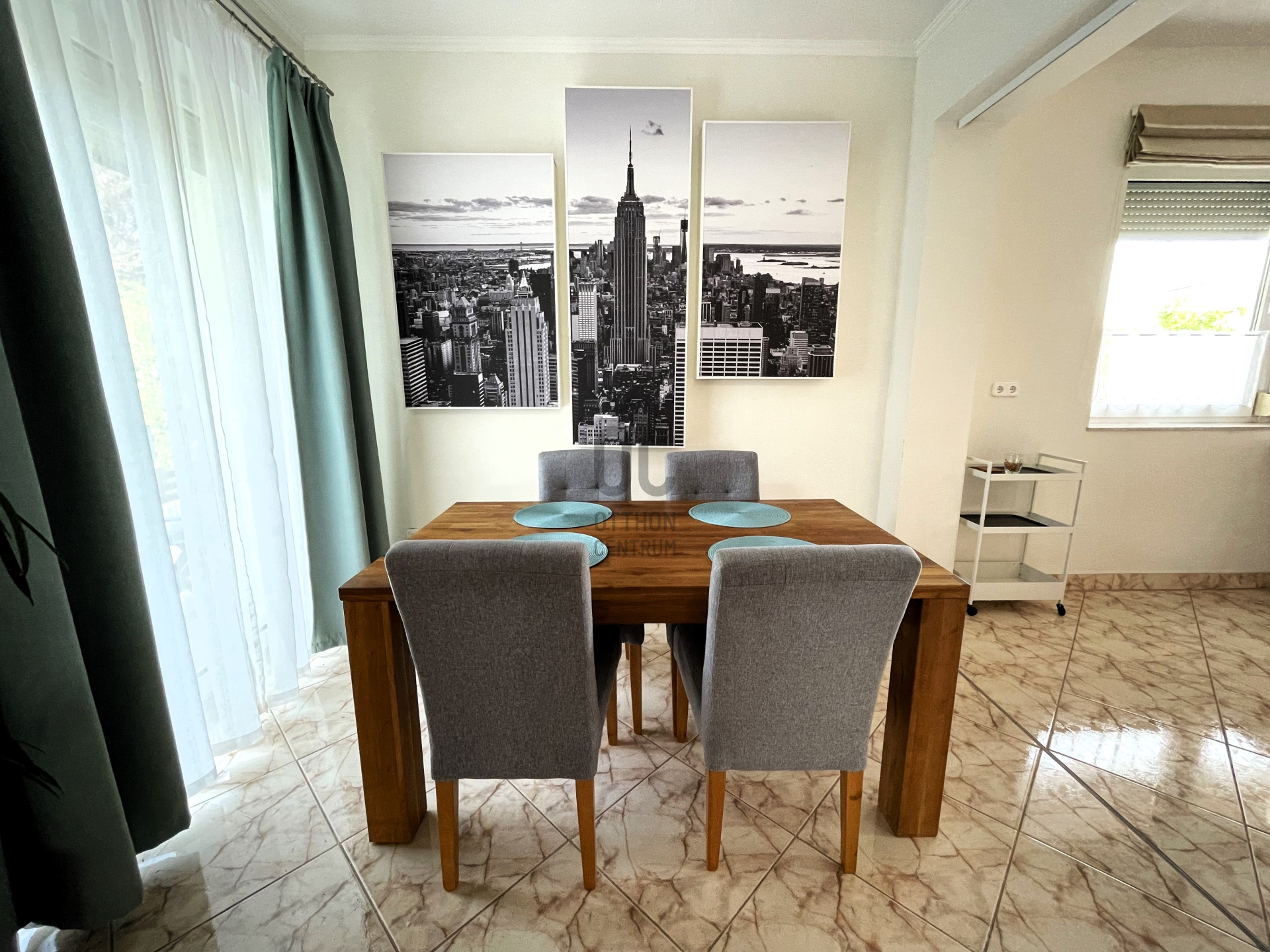 Gallery zoom image