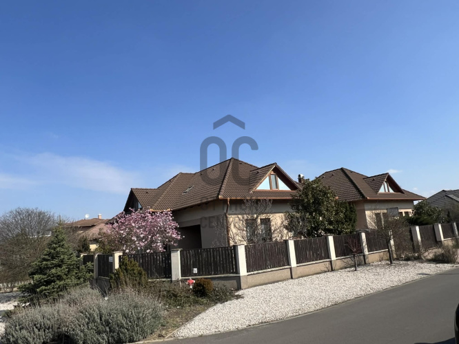3 bed · 150m² · Családi ház · 500.000 Ft