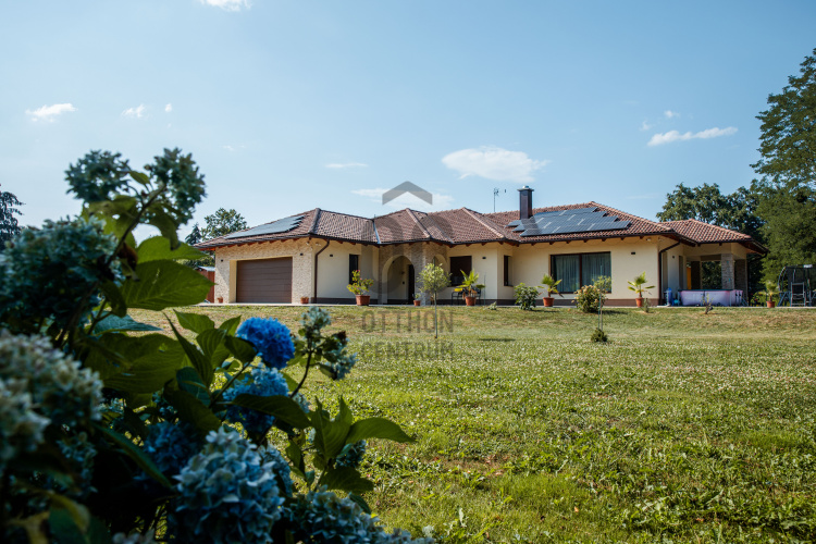 5 bed · 279m² · Családi ház · 218.500.000 Ft