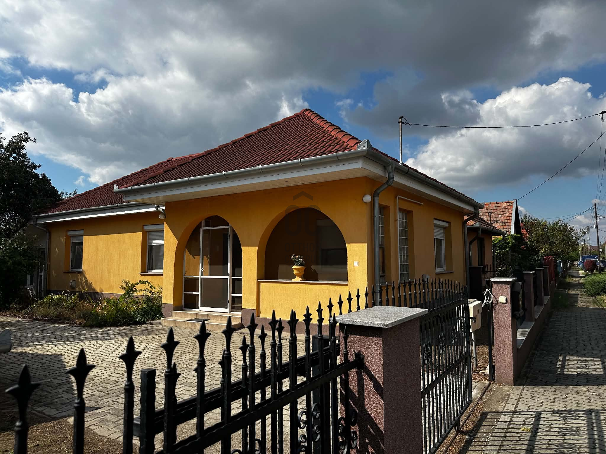 Gallery zoom image