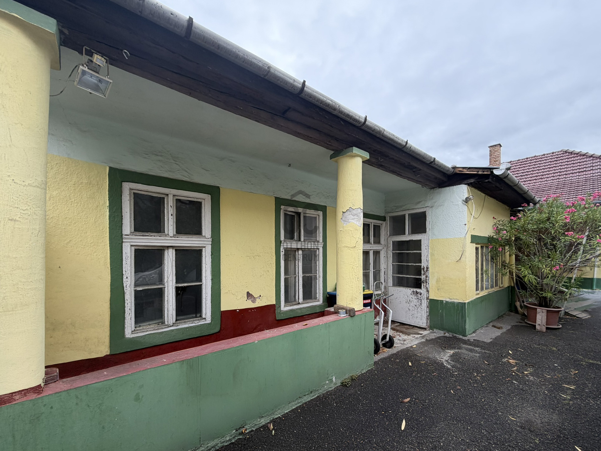 Gallery zoom image